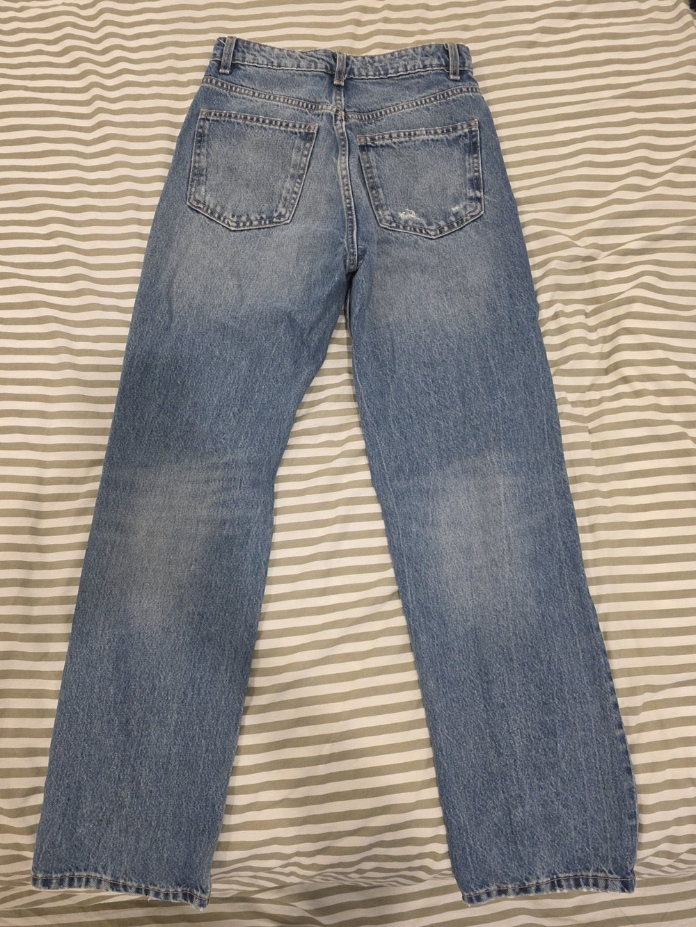 Zara Jeans With Rip Design - Picture 2 of 3